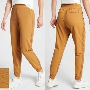 Athleta Size 8 Textured Brooklyn Jogger Tuscan Gold Mustard Yellow Pants